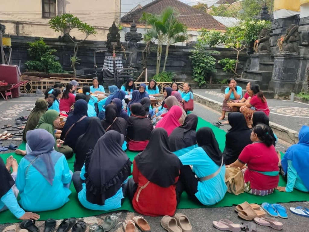 Arisan dan Gotong Royong PKK Br. Bhineka Nusa Kauh, Nyalakan Kehangatan dalam Kekeluargaan